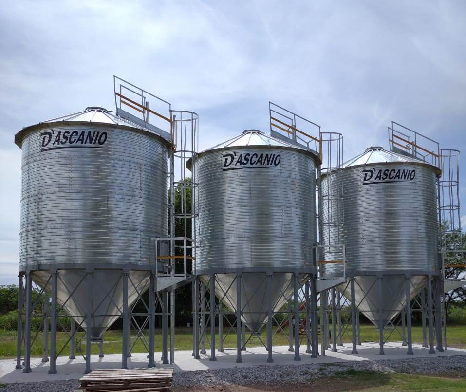 Importante Cooperativa coloca silos en 3 de sus plantas